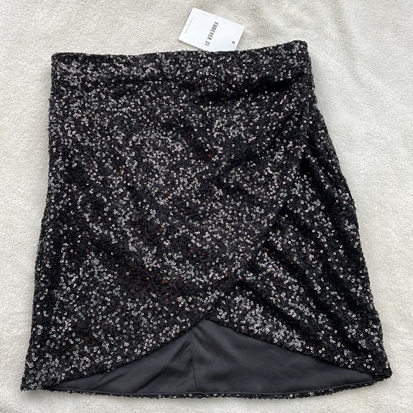 Forever 21 (NWT) Black Sequin Skirt, size S - Picture 3 of 5